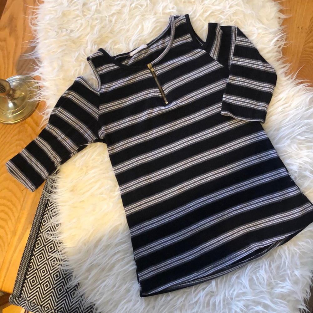 90’s inspired cold shoulder top